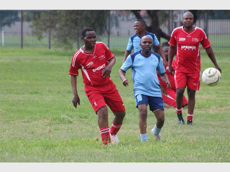 Springs SAPS held a soccer match at Eureka High School, celebrating Warrant Officer Moses Molepo’s 37-year journey in law enforcement.