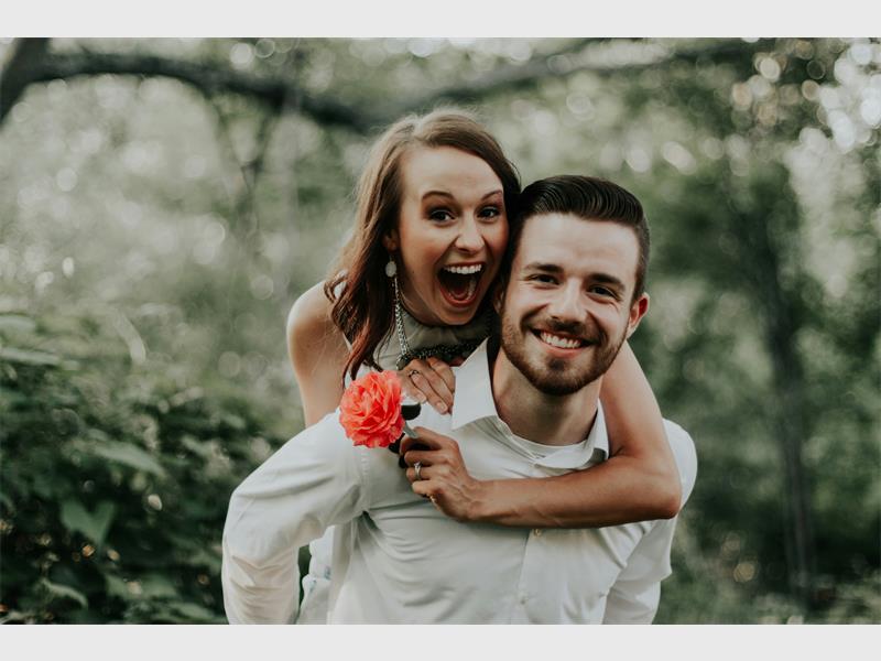 Het jy ’n foto wat liefde vasvang? Stuur dit in en wen ’n R500-koopbewys van Strubenvale Pick n Pay.