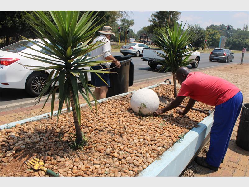 Frustrated by inaction, residents near Presidents Dam have used their own money to clear the overgrown strip.