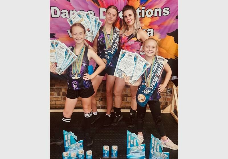 Drie van die dansers het toekennings ontvang vir hul ondrskeie dansitems.