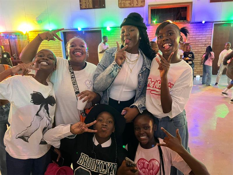 Learners danced and celebrated as Laerskool Werda hosted its annual Kasi Vibe fundraiser.