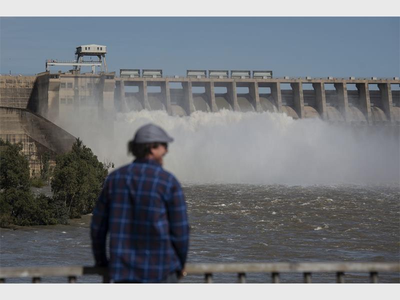 Recent rainfall has kept Gauteng’s major dams above full capacity, with the Vaal Dam now exceeding 106% and controlled water releases continuing to ensure safety and stable supply across the Integrated Vaal River System.