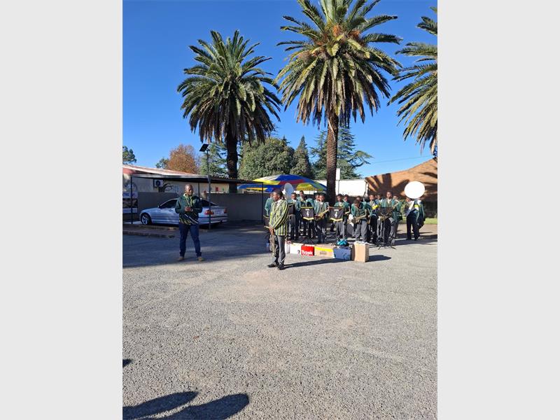 Vita Nova Centre received a donation of tinned food from Springs Boys' High School, while the school’s brass band entertained residents with a heartwarming performance.