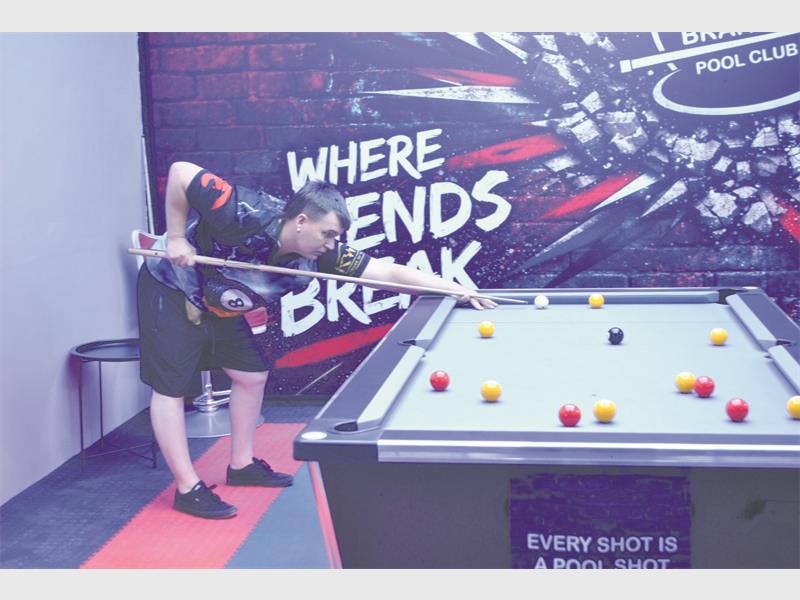 Brakpan Poolklub se nuwe tuiste by State Mines het met ’n volgepakte opening, strawwe kompetisie en ’n feestelike atmosfeer behoorlik opslae gemaak.