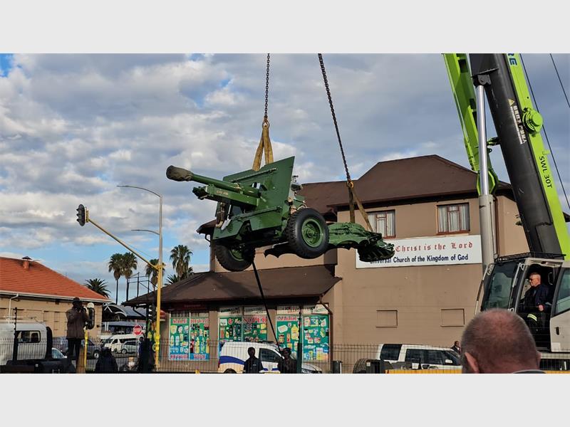 A restored G1 25-pound artillery gun now stands proudly at the Springs War Memorial after months of restoration work by JR Mackays Diesel and Motor Engineering to honour fallen soldiers and preserve local history.