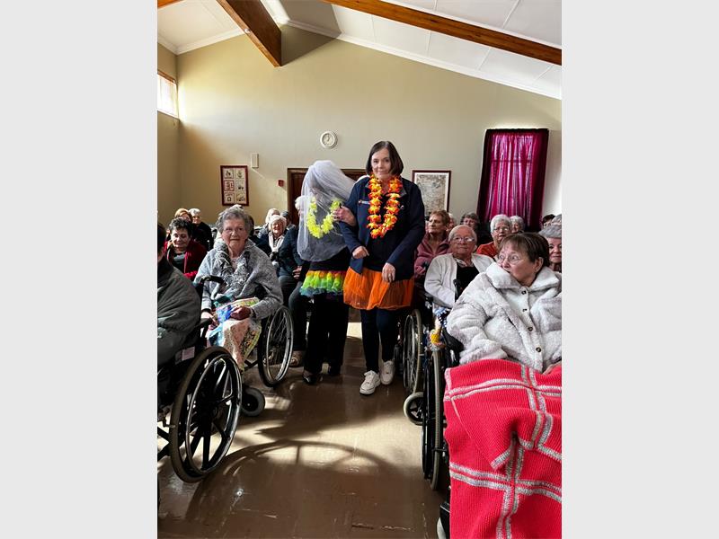 Rus ’n Bietjie Old Age Home residents enjoyed a heartwarming celebration of Afrikaans music and culture, with familiar songs and performances.