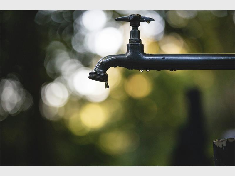 Residents of Vischkuil say a two week water outage caused severe hardship and are calling on Lesedi Local Municipality to improve communication and explain the cause of the disruption.