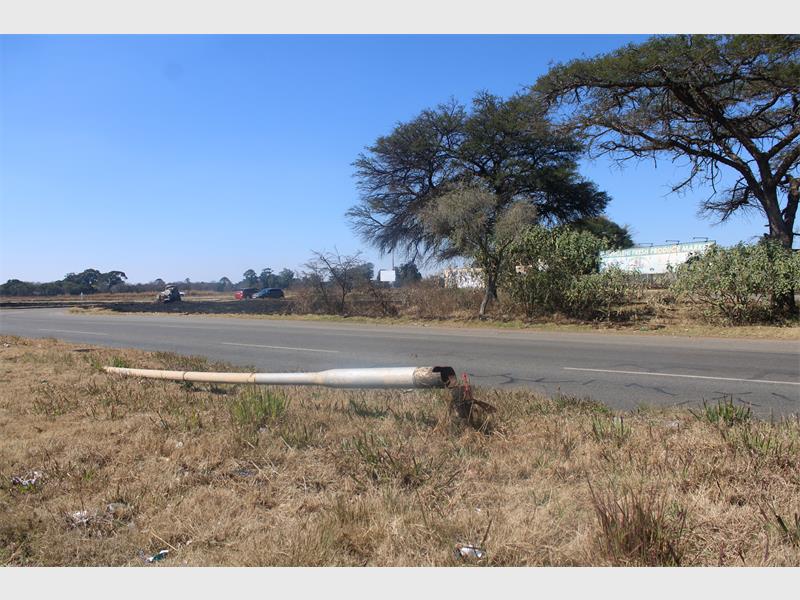 The City of Ekurhuleni says criminal activities and cable theft are responsible for the non-functioning street lights on Main Reef Road.