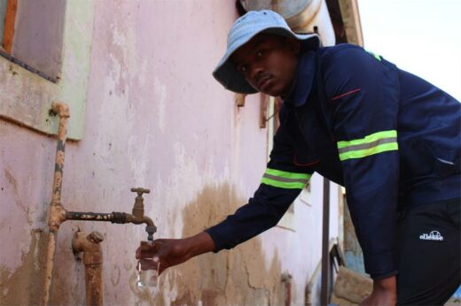 In response to recent claims that the water in Bekkersdal and Simunye is contaminated, Rand West City Municipality has issued a counterclaim.