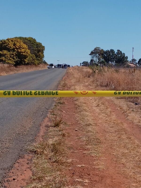 Ventersdorp Road is closed in both directions following a reported shooting in Randridge. Police and intelligence units are on scene.