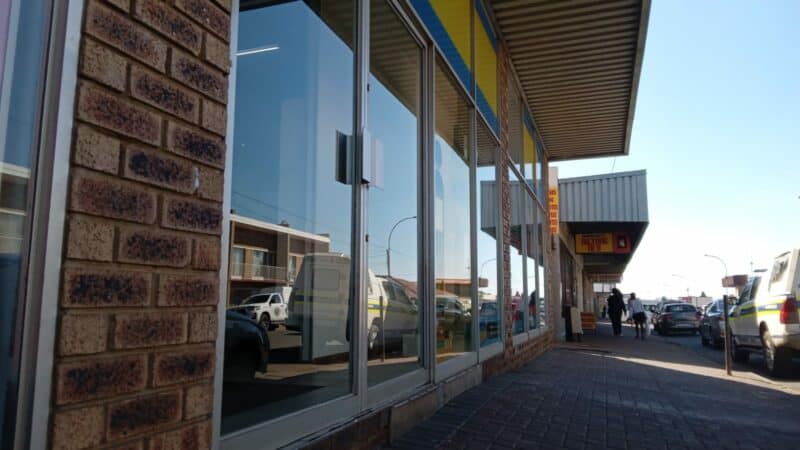 At least six suspects – some armed – made a quick getaway with cash after targeting a retail store on Union Street in broad daylight on Tuesday.