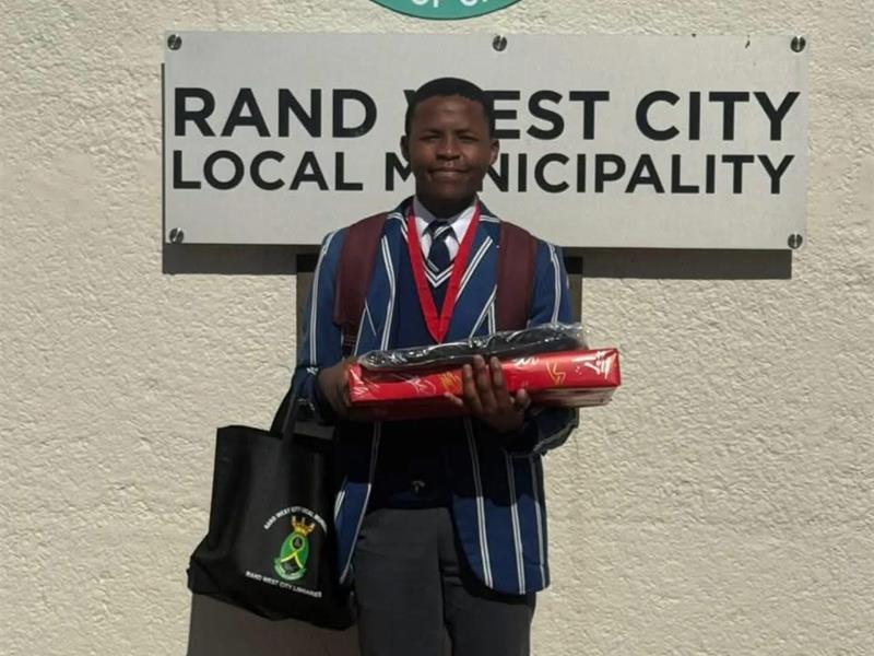Various high school learners participated in the Book Whizz and MobiReadathon Competition, gaining insights into using technology in the classroom.