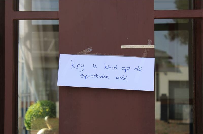 Police investigated a bomb threat at Laerskool Rapportryer, prompting an evacuation of learners and staff. After a thorough sweep by the K9 and Explosives Unit, the school was declared safe and the threat unfounded.