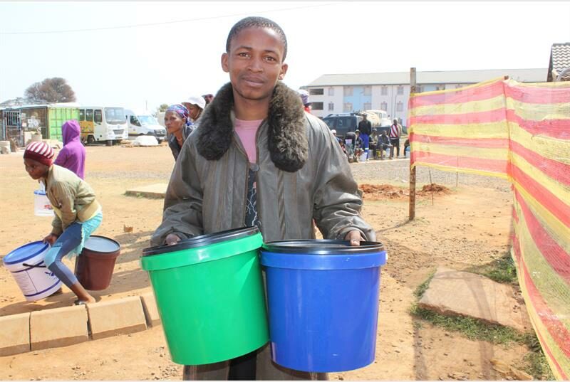 While the municipality has promised repairs, families are frustrated with ongoing outages, irregular water tanker schedules and the impact on schools and daily life.