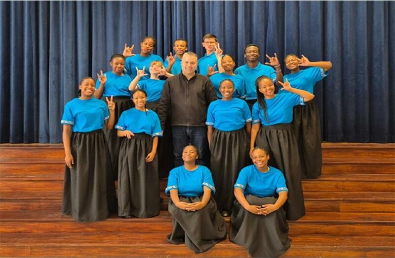 Die 'Waar stilte sing' projek sal vir die eerste keer as musiekstuk by Hervormde Gemeente Sionspoort uitgevoer word in gebare taal deur die Transoranje koor vir dowes.