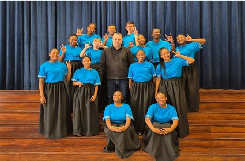 Op 20 September bring die Transoranje Koor vir Dowes, bekend as Hands of Harmony, musiek tot lewe in gebaretaal by Sionspoort se spesiale projek Waar Stilte Sing.