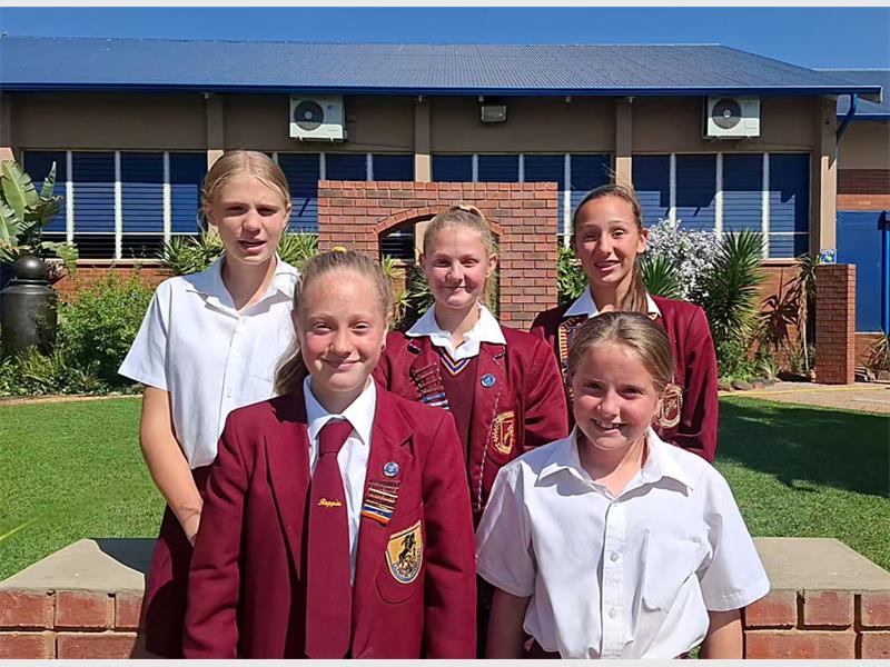 Nadat Laerskool Rapportryer geskiedenis gemaak het deur ’n meisieskrieketspan te stig, het hierdie meisies bewys hoekom hulle ’n plek op die veld verdien.