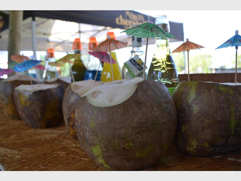 Celebrate the jolly season with the right drink in hand! Explore the West Rand’s favourite picks for camping trips, pool days, rainy afternoons and New Year’s parties.