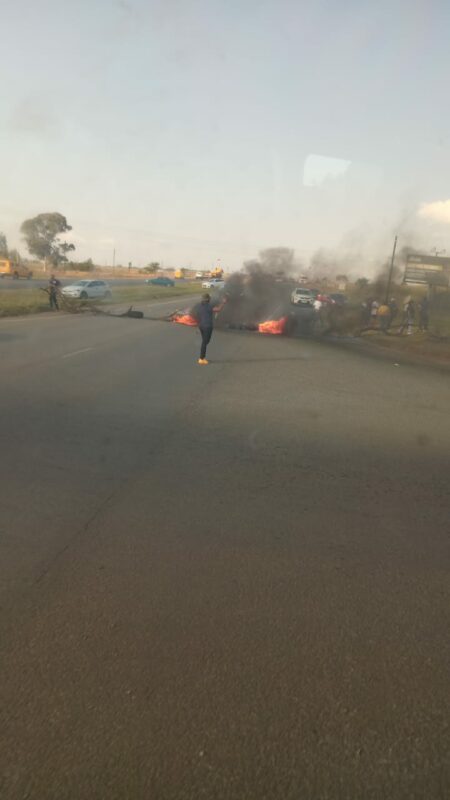 Police confirm no arrests or injuries following a protest that briefly disrupted traffic along the N12 in Westonaria.