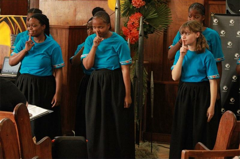 NHK Sionspoort het twee wêrelde gekombineer met een spesiale orrelkonsert en die uitvoering van die ontroerende musiekstuk, Waar stilte sing.