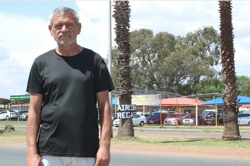 A long-time Main Reef Road vendor claims his property was unfairly removed and damaged, raising questions about municipal by-law enforcement.