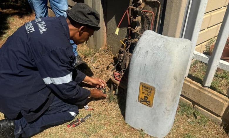 Rand West City Local Municipality has warned residents to settle outstanding accounts, as it prepares to disconnect services for non-payment.
