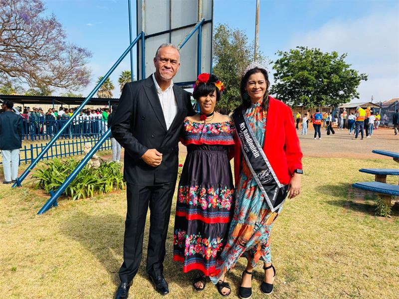 Toekomsrus Primary turned their G20 Summit celebration into a vibrant Mexican fiesta with music, dance, food and culture.