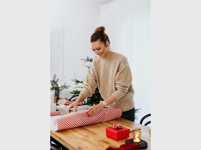 Creatives ways to reuse your Christmas clutter into the new year.