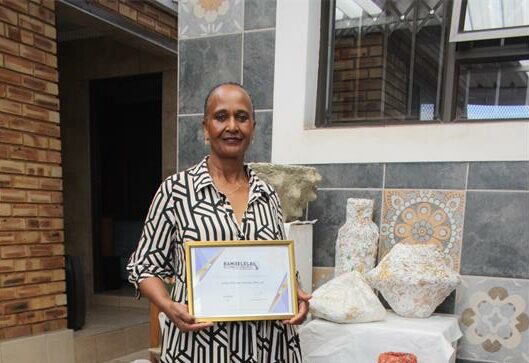 Octavia Pinkies Msingatha’s upcycling talent has earned her an award at the recent Hollywood Bets Bombela Business Awards.