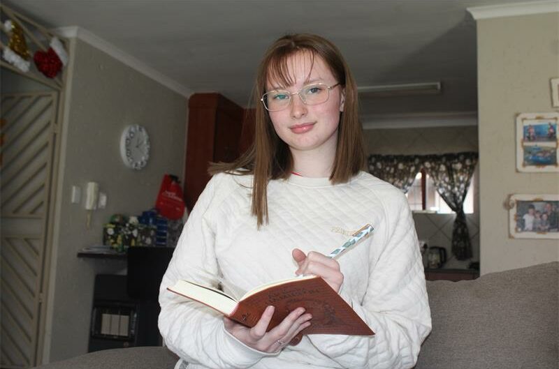 ’n Jong genie van Hoërskool Riebeeckrand vertel hoe haar reis na die VSA bewys het dat harde werk vrugte afwerp.