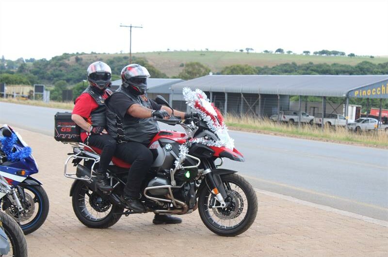 The West Rand Bikers Association’s annual Santa Run attracted nearly 1 000 bikers this year, spreading festive joy and making Christmas brighter for children in need.