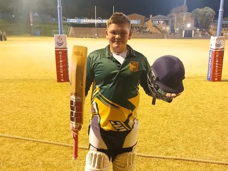 Laerskool Randfontein se JD Opperman vier sy prestasie en deel sy jarelange liefde vir krieket.