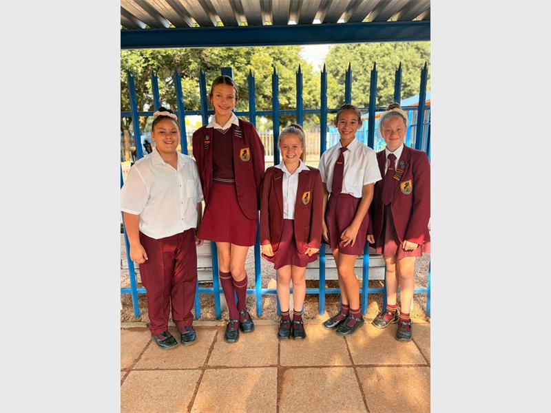 Afrigter Marsha Coetzer sien ’n blink toekoms vir die Laerskool Rapportryer-dogters wat gekies is om Gauteng-Wes te verteenwoordig.