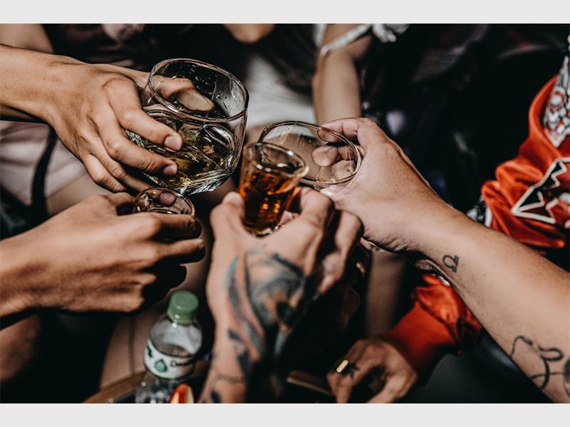 What you should avoid eating before a night of heavy drinking on New Year's … and what you should rather eat/ drink before you do.