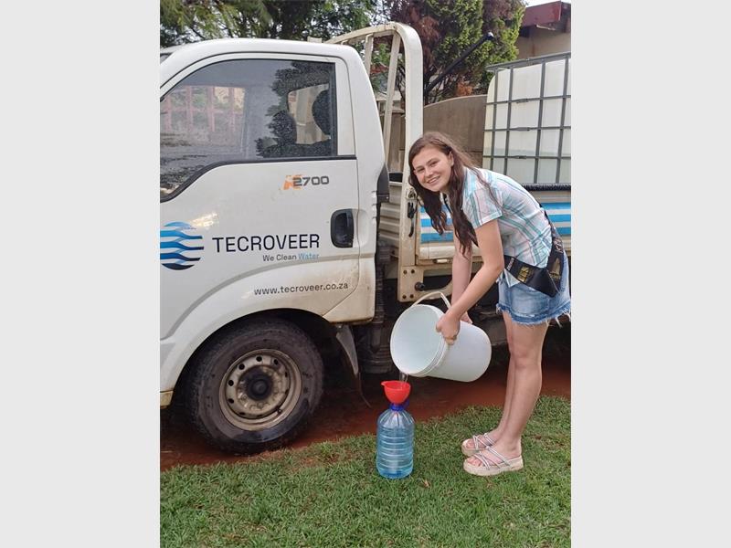 At just 13, Alyssa Janse van Rensburg is helping Venterspos families during a water crisis and inspiring her community.