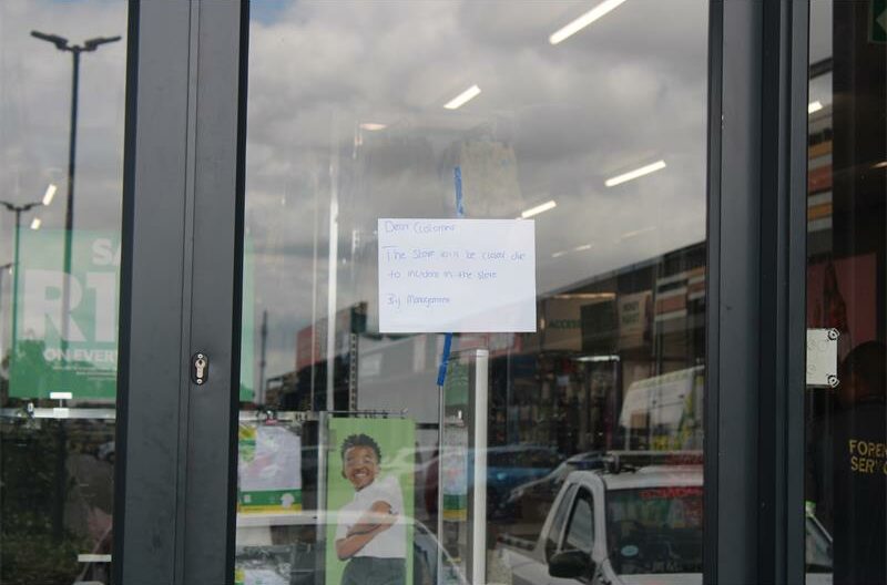 Police have launched an investigation following a robbery at a clothing store in a Mohlakeng shopping centre.