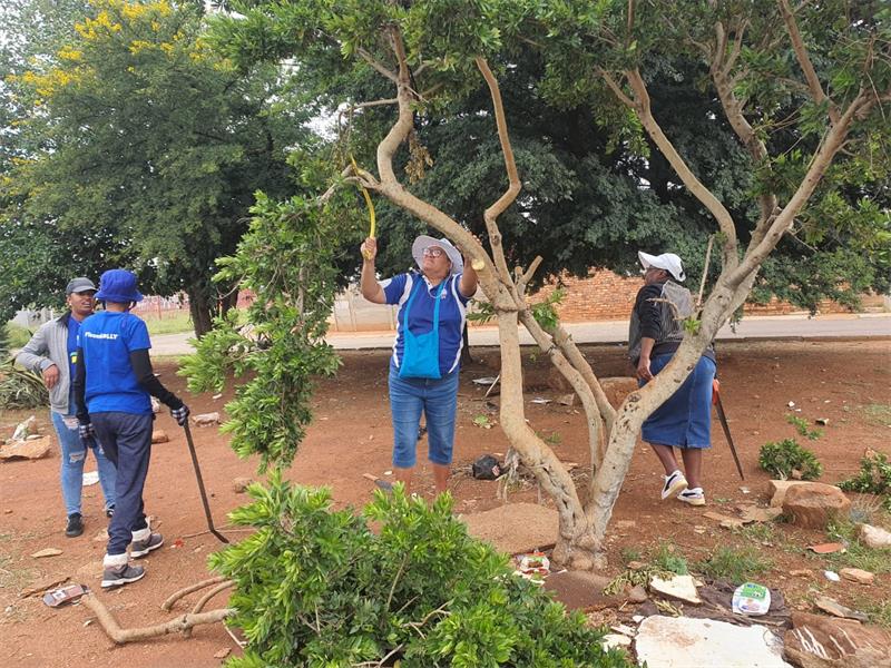 In an effort to make Toekomsrus a better place, the community came together to turn a local park into a safer space for children.