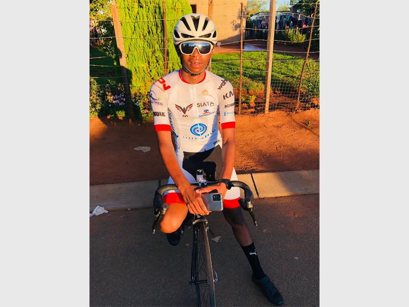 After developing a passion for cycling as a child, Edward Xayisa is ready to take the national cycling stage – with your help.