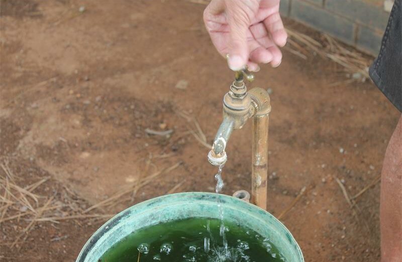 The municipality has begun installing water meter restrictors for impoverished elderly registered  households, raising concerns about access to basic water needs