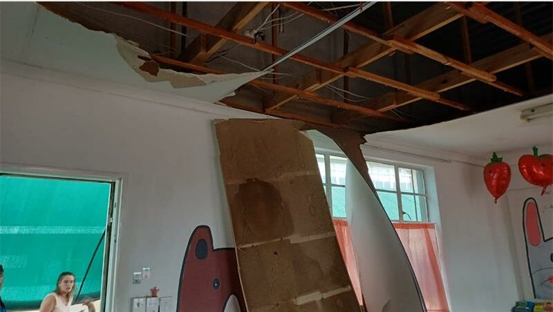 ’n Reusagtige storm het Laerskool Randfontein tydens oueraand getref, maar niemand is ernstig beseer nie.