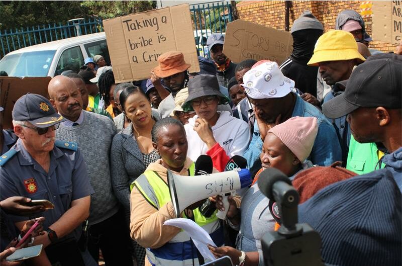 Mohlakeng residents have given SAPS seven days to respond to concerns over crime and policing following a tense protest.
