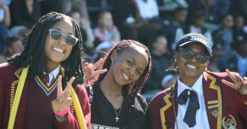 Hoërskool Riebeeckrand het sy 30ste bestaansjaar Saterdag met ’n lewendige fees gevier – met rugbywedstryde teen Jannas, vermaak en ’n bruisende reünie wat verskeie generasies byeen gebring het.