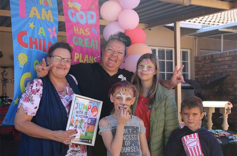 Inwoners en besoekers het saamgekom vir ’n lewendige markdag by Randpoort Renaissance Aftreeoord, waar kos, handwerk en ’n sterk gevoel van gemeenskap gevier is.