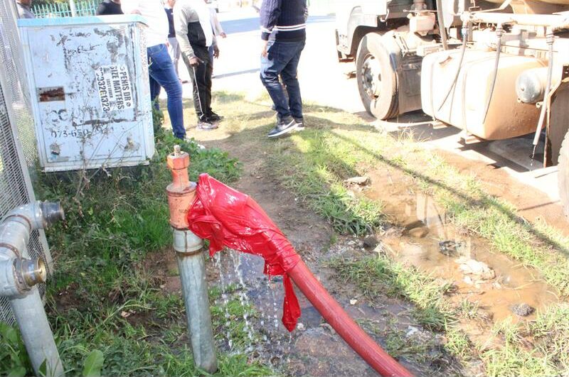 A routine walkabout by the mayor exposed ongoing water wastage caused by malfunctioning valves at municipal filling points, raising concerns over infrastructure maintenance and accountability.
