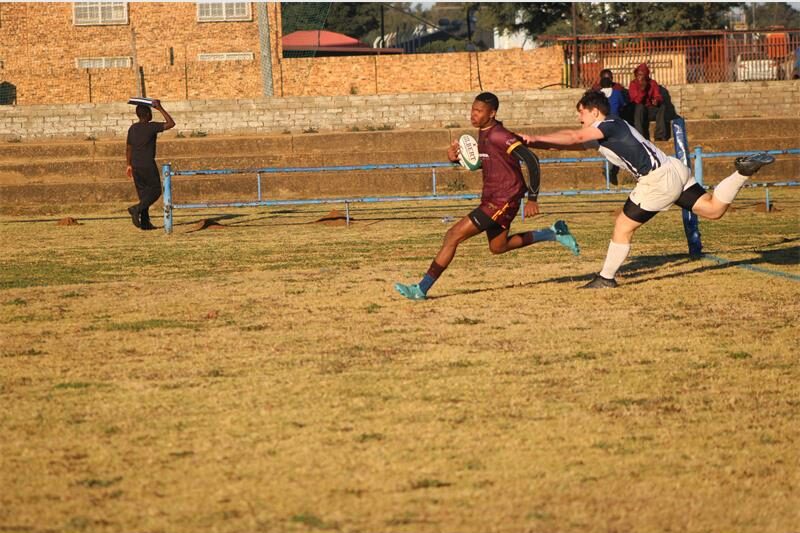 Hoërskool Jan Viljoen's first team delivered a commanding 52–8 victory over Reddam House to secure a place in the semi-finals, while the junior sides faced a challenging afternoon on the field.