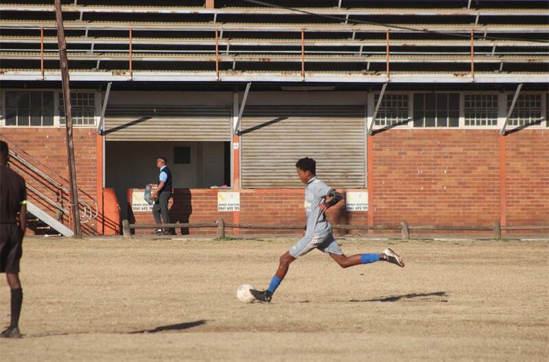 Randfontein Manchester United U17 held their nerve to edge Afrivilla Pride 3–2 in an entertaining Randfontein Local Football Association clash.