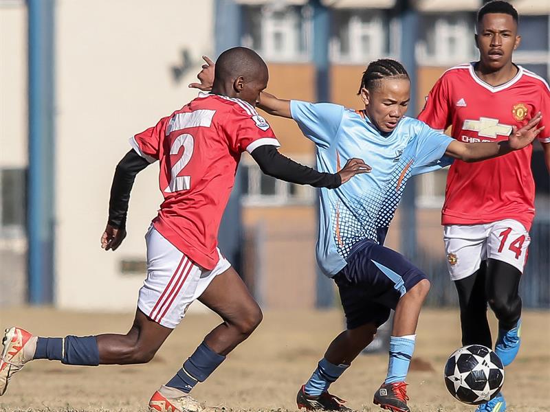 Randfontein Manchester United FC strengthened their hold on second place with a convincing victory over Toekomsrus Maverick Academy in an entertaining seven-goal Randfontein Promotional League clash.