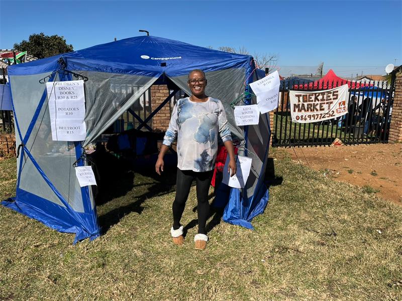The second Toekies Market brought together 15 diverse vendors, offering everything from delicious food and baked goods to crafts, beauty products, and more, while the community showed strong support for local entrepreneurs.