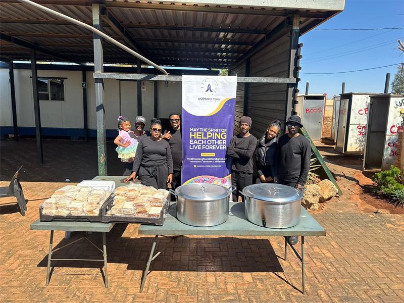 The Modimo O Teng Foundation brought residents and volunteers together for a community soup kitchen drive at the OR Tambo Informal Settlement in Elandsvlei on August 29.