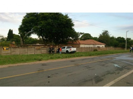 THE Ford Ranger veered off the road and crashed into a wall. (PHOTOGRAPH: ER24)